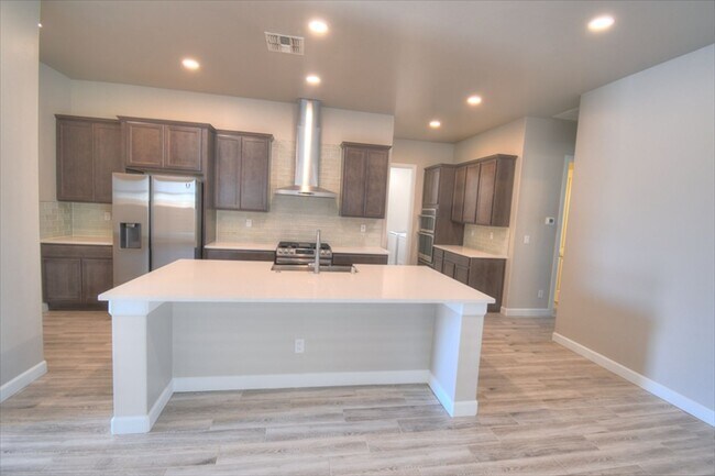 Foto del edificio - Custom Home in a Gated Community