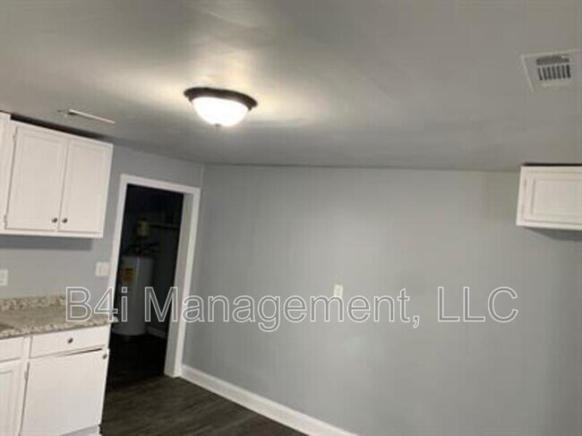 Foto del edificio - 1201 Lake Dr