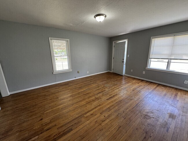 Building Photo - 6913 NW 36th St
