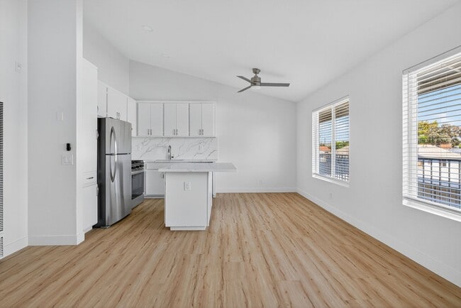 Foto del edificio - 1066 Coronado Ave