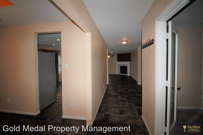 Building Photo - 3 br, 2 bath House - 4408 Rainlily St