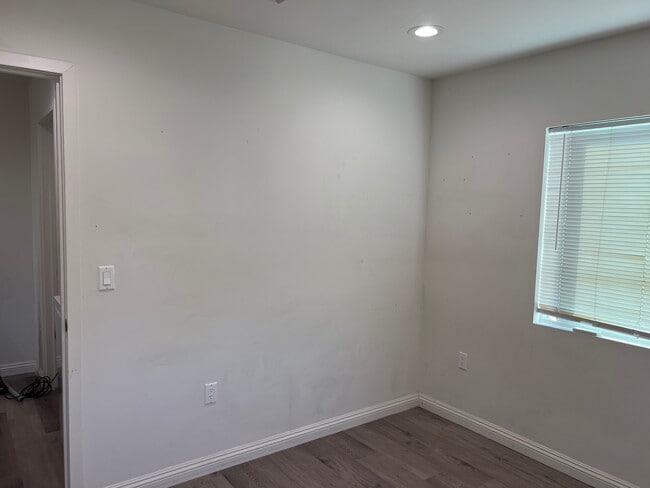Building Photo - 5433 E Abbeyfield St
