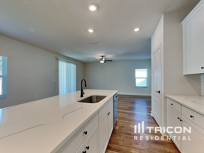 Building Photo - 895 Morgans Treasure Rd