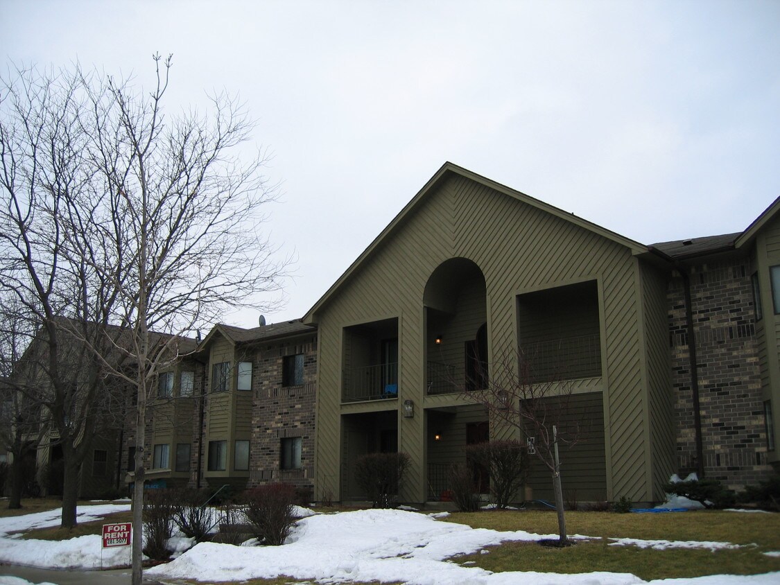 Primary Photo - 1351 W Edgerton Ave