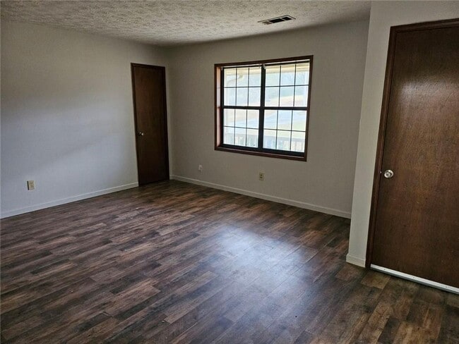 Foto del edificio - 2835 Springdale Rd