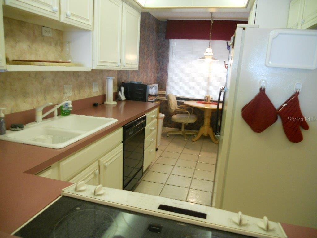 Foto del edificio - 9525 Blind Pass Rd