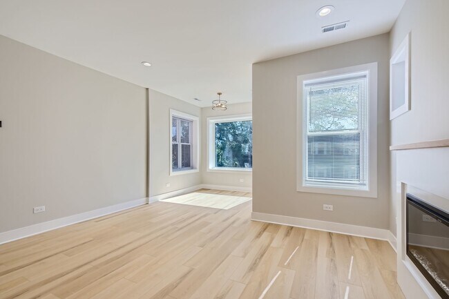 Foto del edificio - 4908 N Rockwell St