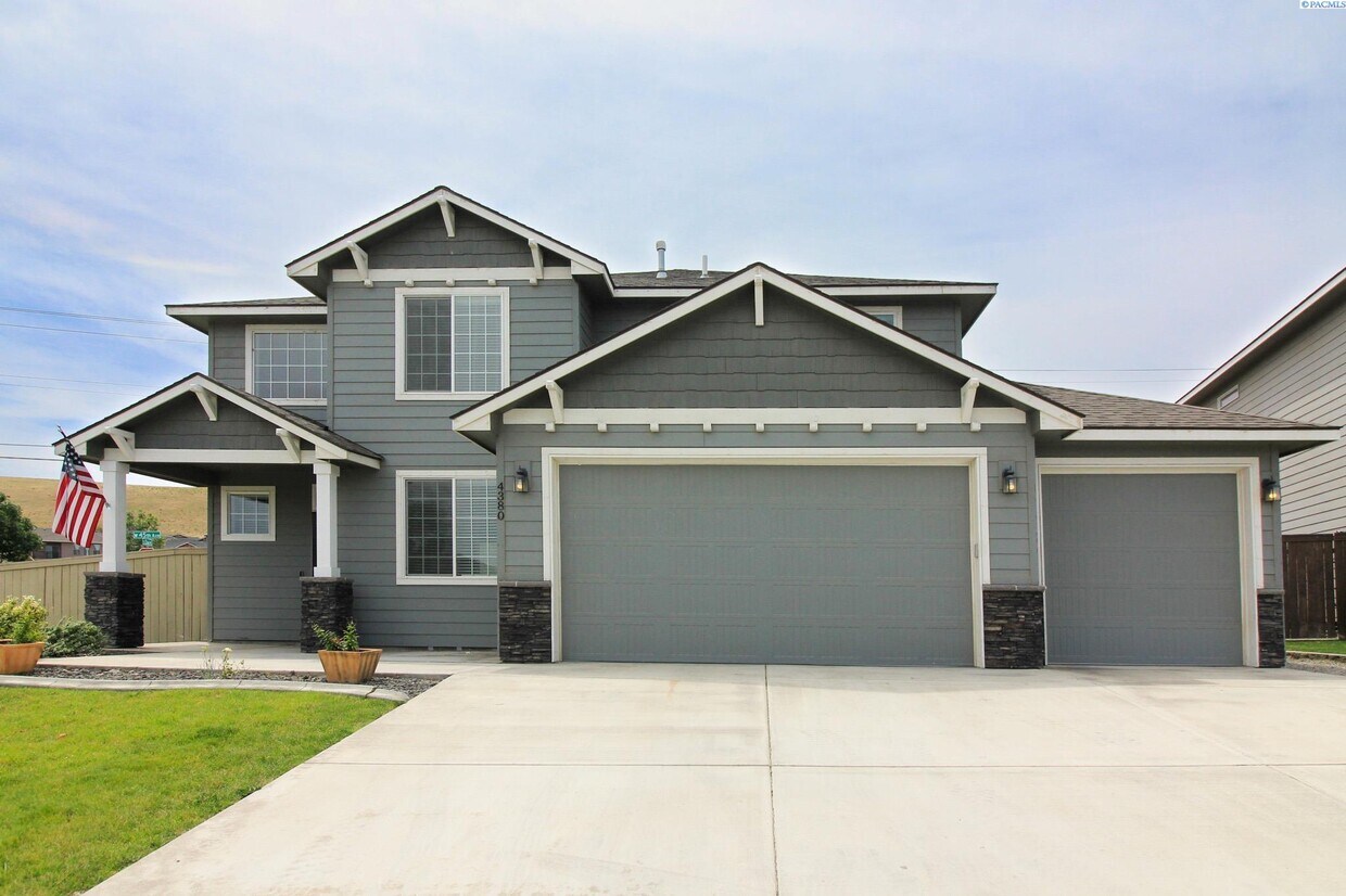 Primary Photo - 4 Bed/2.5 Bath + an Office in Kennewick