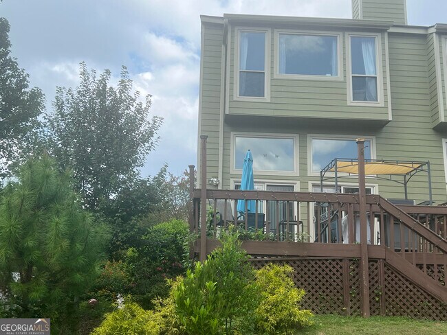 Building Photo - 1097 Riverbend Club Dr SE