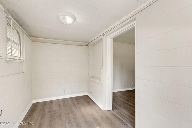 Foto del edificio - 3329 Gilmore St