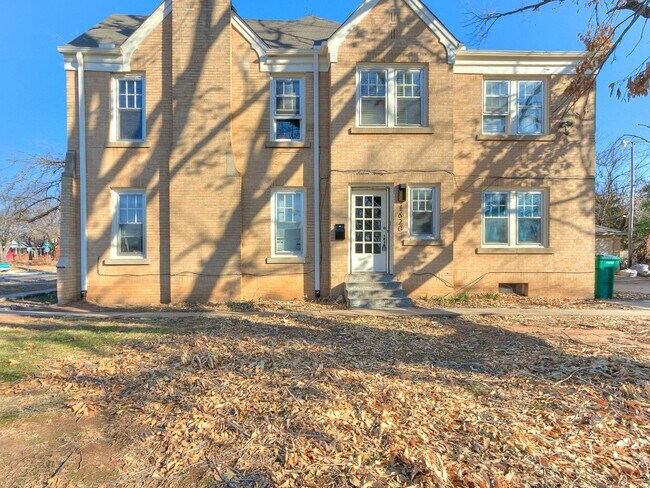 Foto del edificio - Recently Updated- 1498 Sq. Ft. + Only minu...