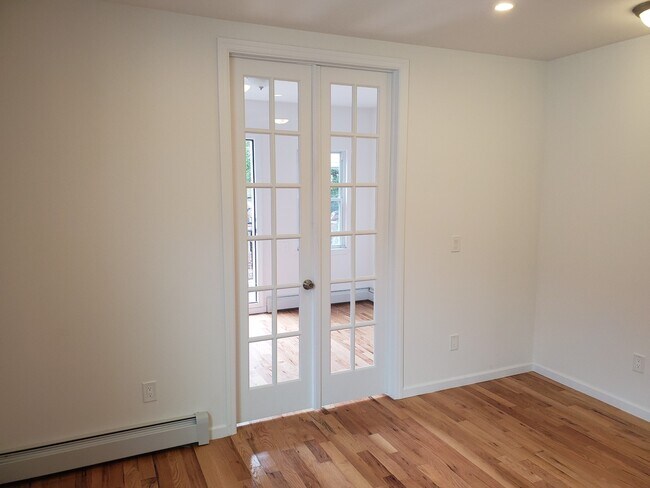 glass frame door - 552 E 52nd St