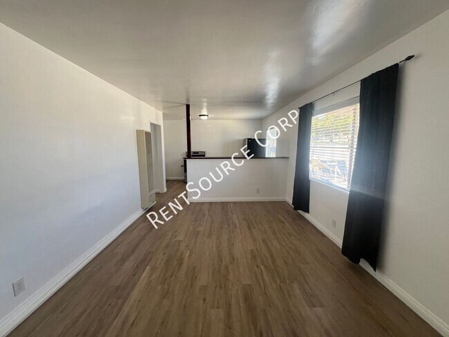 Building Photo - 1360 1/2 Nancy St-