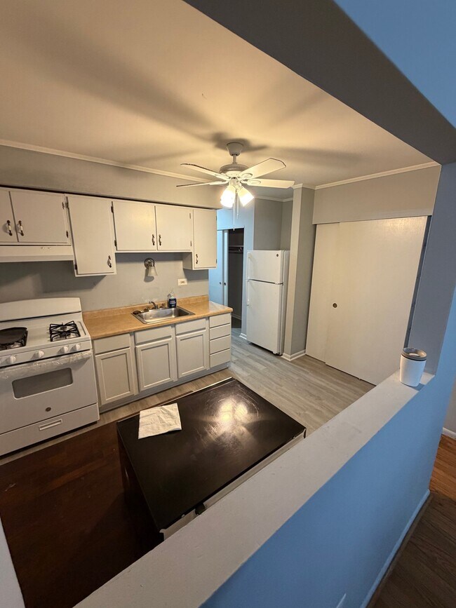 Foto del edificio - 821 Bode Rd