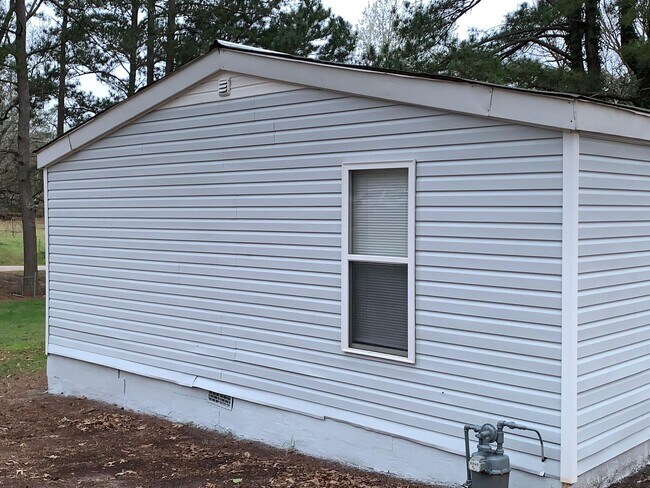 Building Photo - 355 Steele Dr
