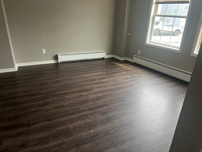 Building Photo - 150 Garibaldi Ave