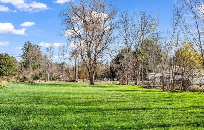 Foto del edificio - 530 Whispering Hills Dr