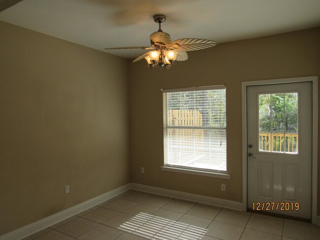 Building Photo - 544 Maple Ave
