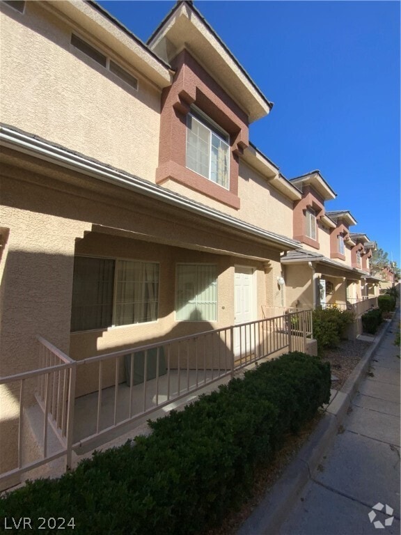Ridgeview West Apartments for Rent with Hardwood Floors Las Vegas, NV