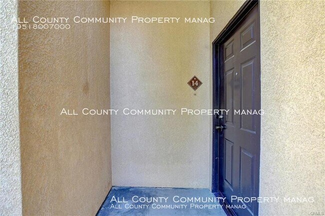 Building Photo - 3 Bed 2 Bath 1st Ground Level Condo for Re...