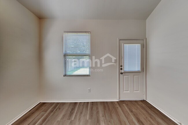 Foto del edificio - 10016 Sterling Pl Dr