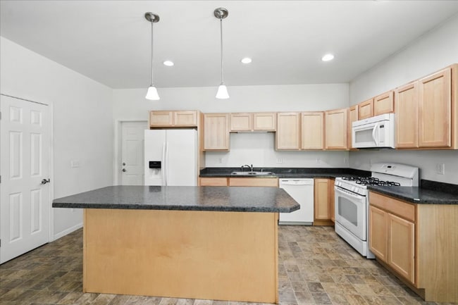 Building Photo - 6101 Lombard Cir