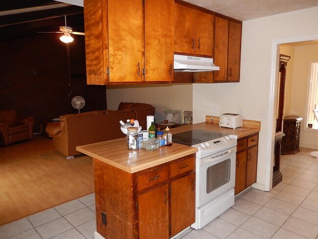 Foto del edificio - 5800 Doonesbury Ct