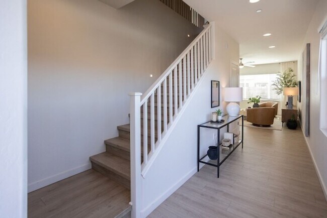 Foto del edificio - NEWLY CONSTRUCTED/ PVT YARD / NEAR OLD TOWN - SINGLE FAMILY