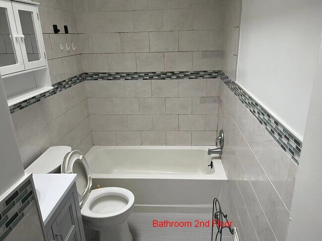 Bathroom 2nd Fl - 10901 modena dr