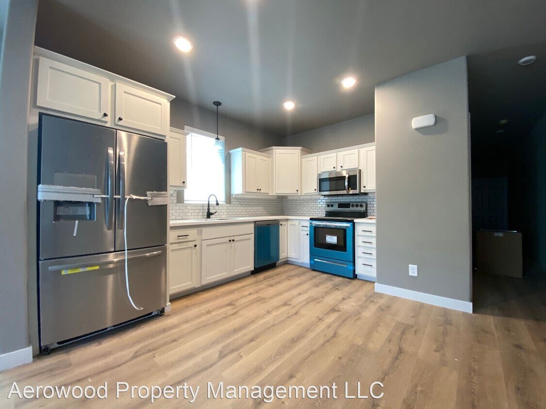 Primary Photo - 3 br, 2.5 bath Apartment - 4711 Columbine St