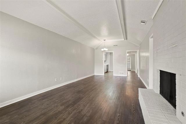 Foto del edificio - 3122 Royal Ln
