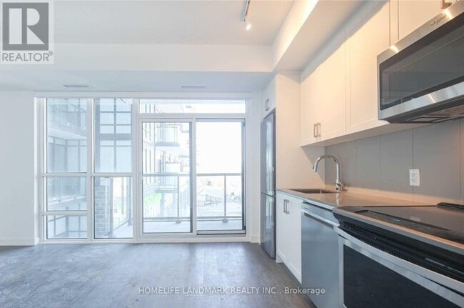 Photo du bâtiment - 681 Yonge St