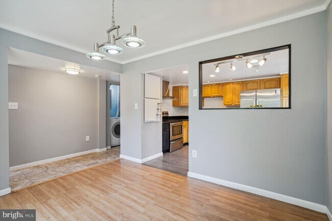 Building Photo - 1009 Saber Ln