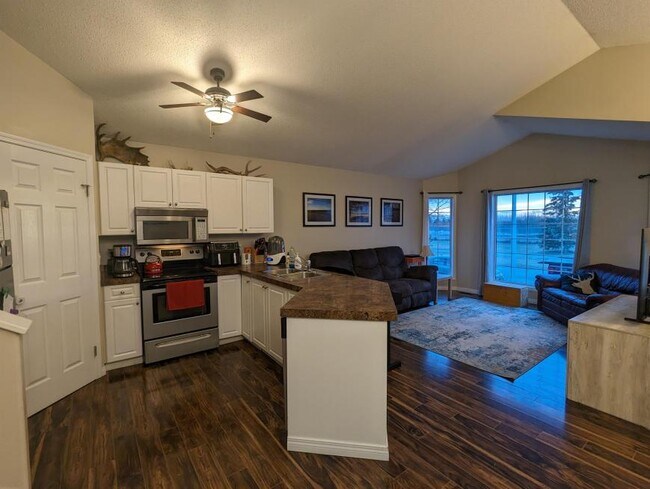 Building Photo - 3 bedroom in Grande Prairie AB T8W 2K2