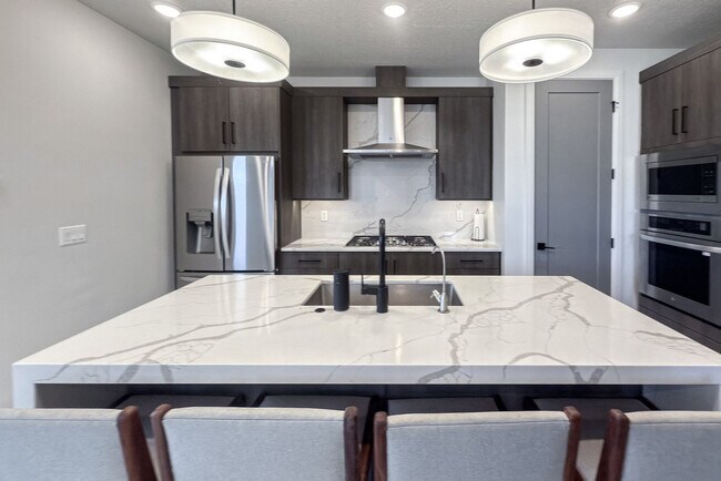 Foto del edificio - 6521 Silver Creek Dr