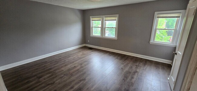 Building Photo - 2802 Clearview Ave