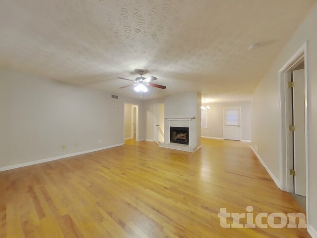 Foto del edificio - 15 Gregory Ln