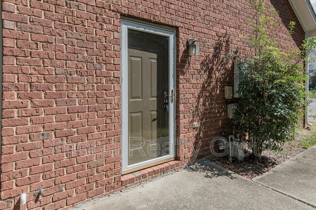 Building Photo - 570 Treymoor Lake Cir