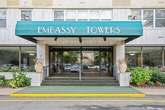 Building Photo - 2625 Park Ave