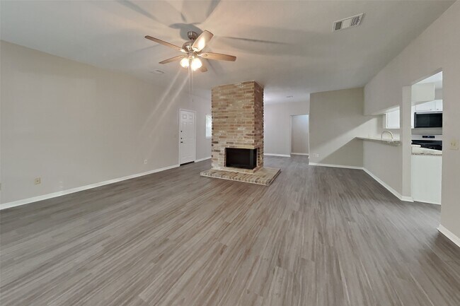 Building Photo - 9214 Palm Shores Dr