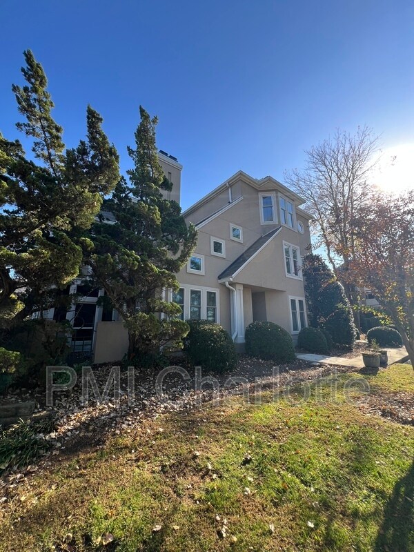 Foto del edificio - 9225 Ravenwing Dr