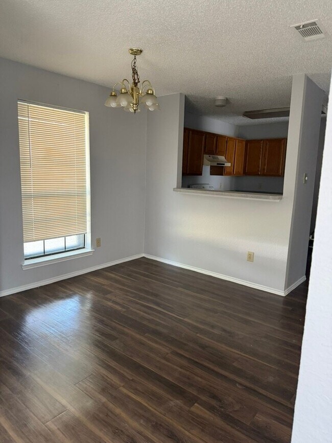 Foto del edificio - 3060 Gregory Ln
