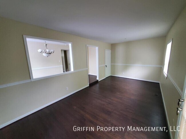 Building Photo - 911 Flores St