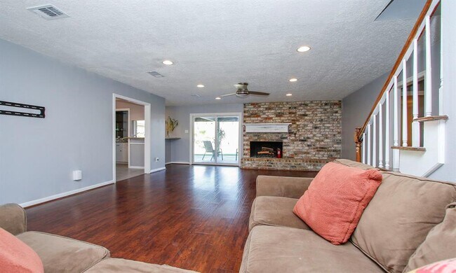 Foto del edificio - 12410 Sarti St