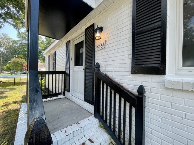 Building Photo - 3561 Champlain Ln