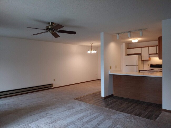 Building Photo - 228 Cardinal Dr