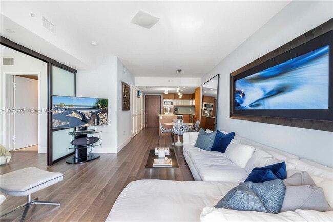 Building Photo - 5875 Collins Ave