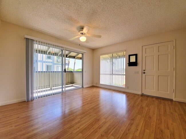 Building Photo - For Rent | 1 bedroom, 1 bath upstairs corner unit located in Sun Rise with 1 assigned parking stall