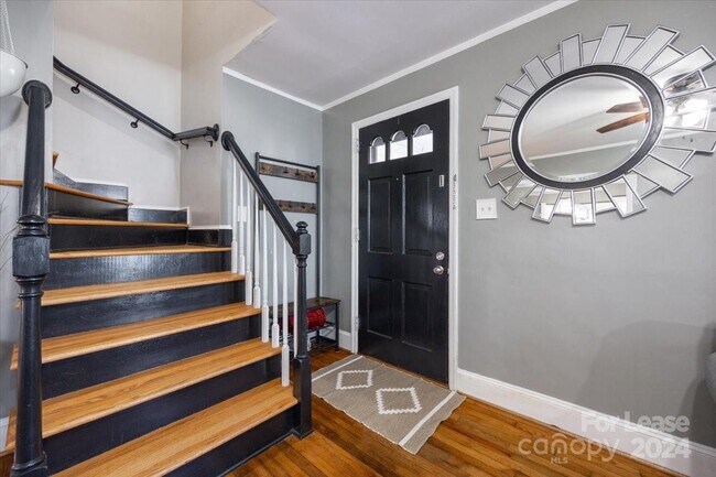 Foto del edificio - 952 Waverly Ave