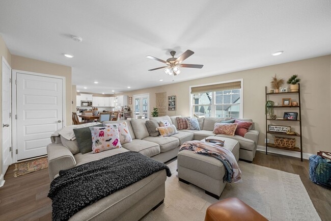 Building Photo - Modern Home in The Quarry Subdivision!
